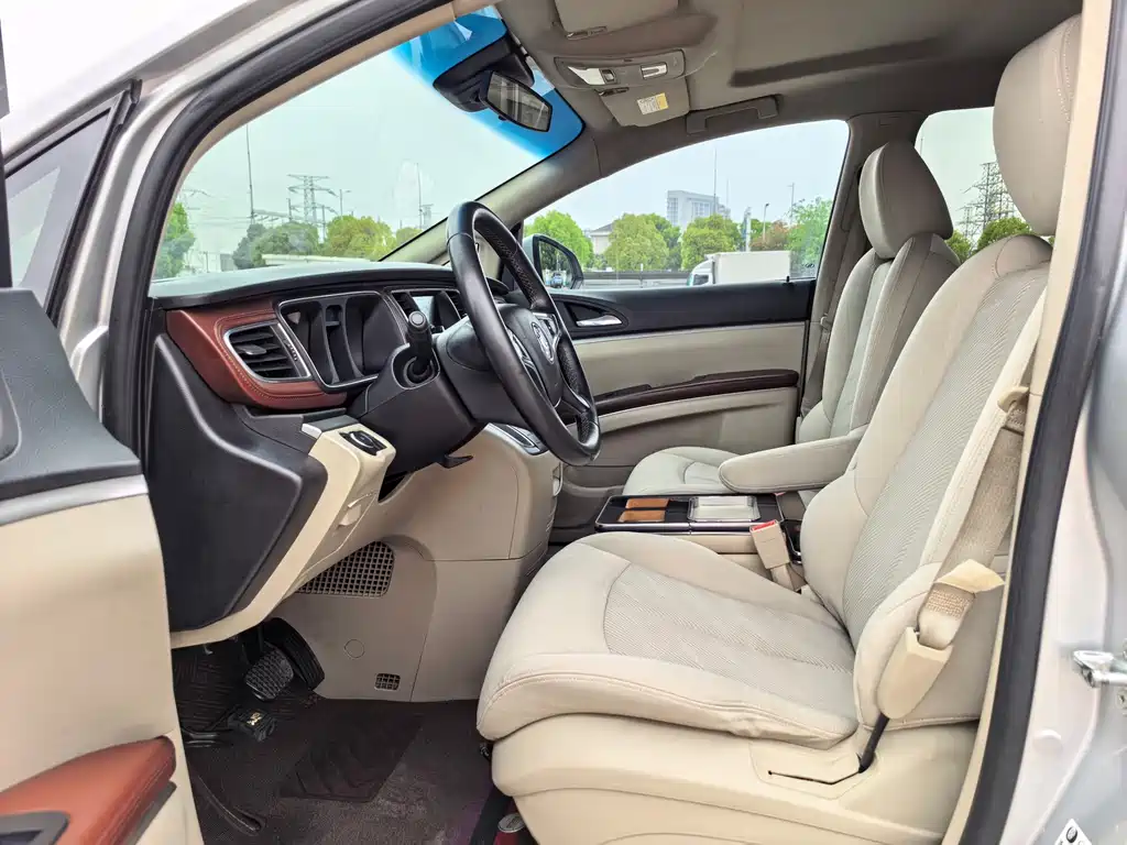 Buick GL8 2017 25S Comfort V