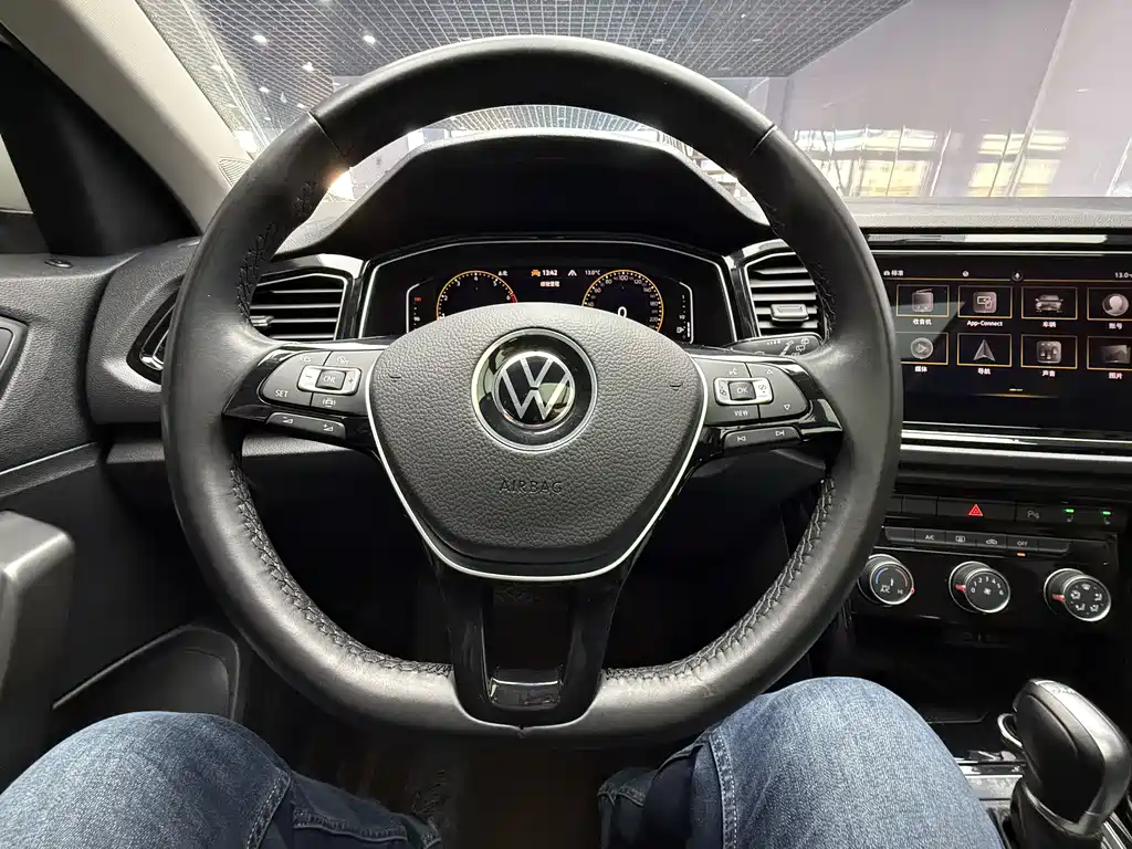 VOLKSWAGEN T ROC EXPLORING SONGS