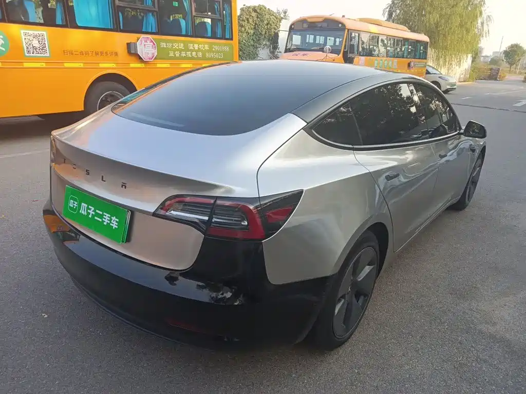 Tesla Model 3 — миниатюра 4