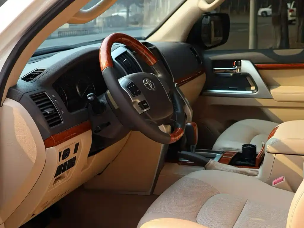 Toyota Land Cruiser 2012 4.0L AT VX