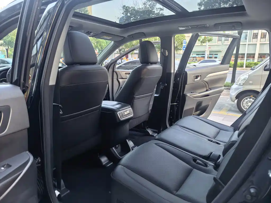 Toyota Highlander — миниатюра 7