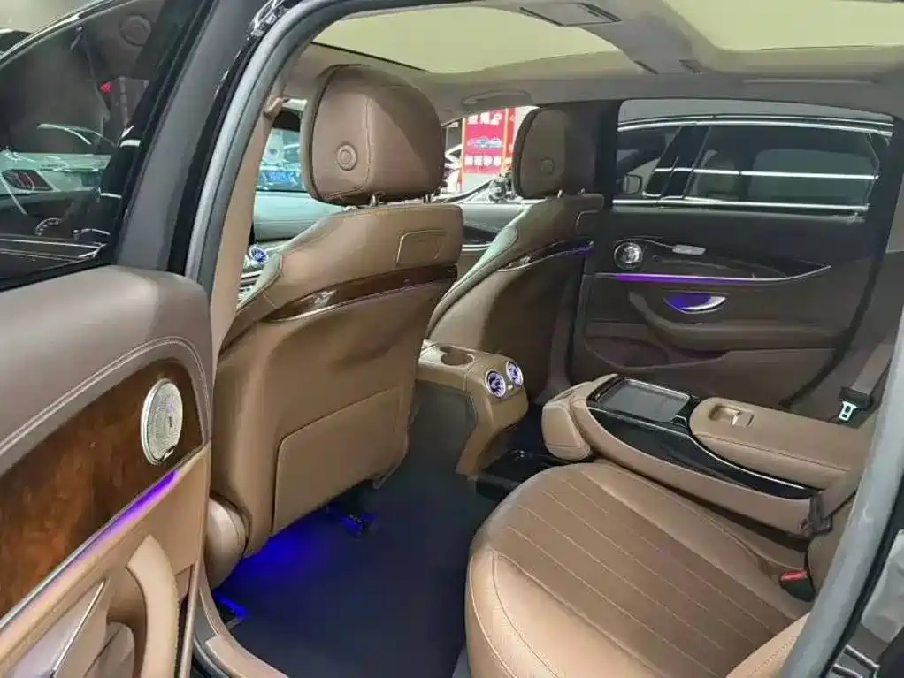 Mercedes-Benz E-Class — миниатюра 6