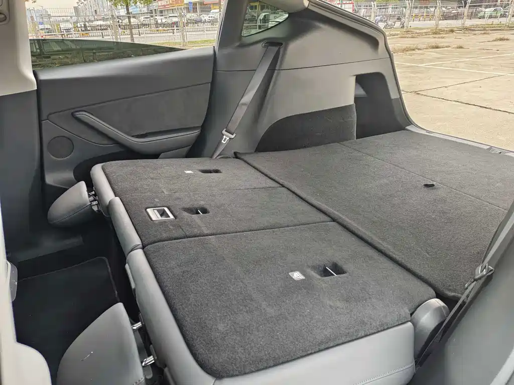Tesla Model Y — миниатюра 27