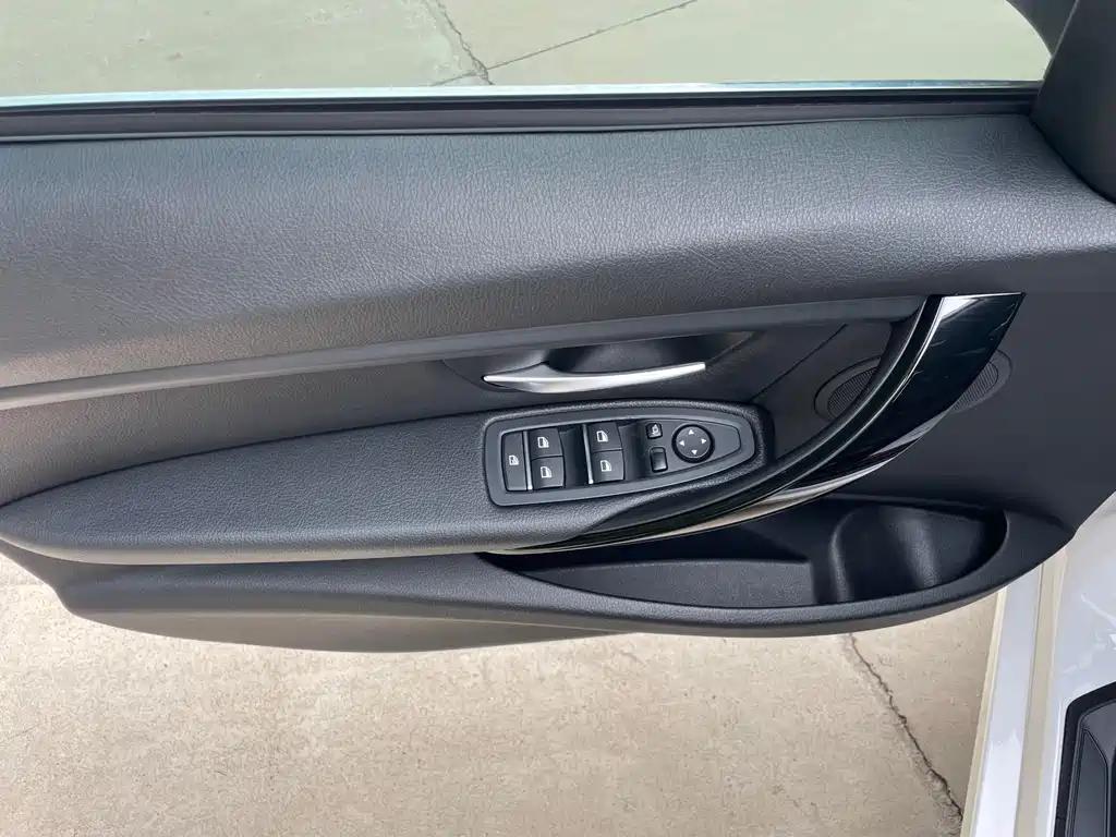 BMW 3 Series — миниатюра 10