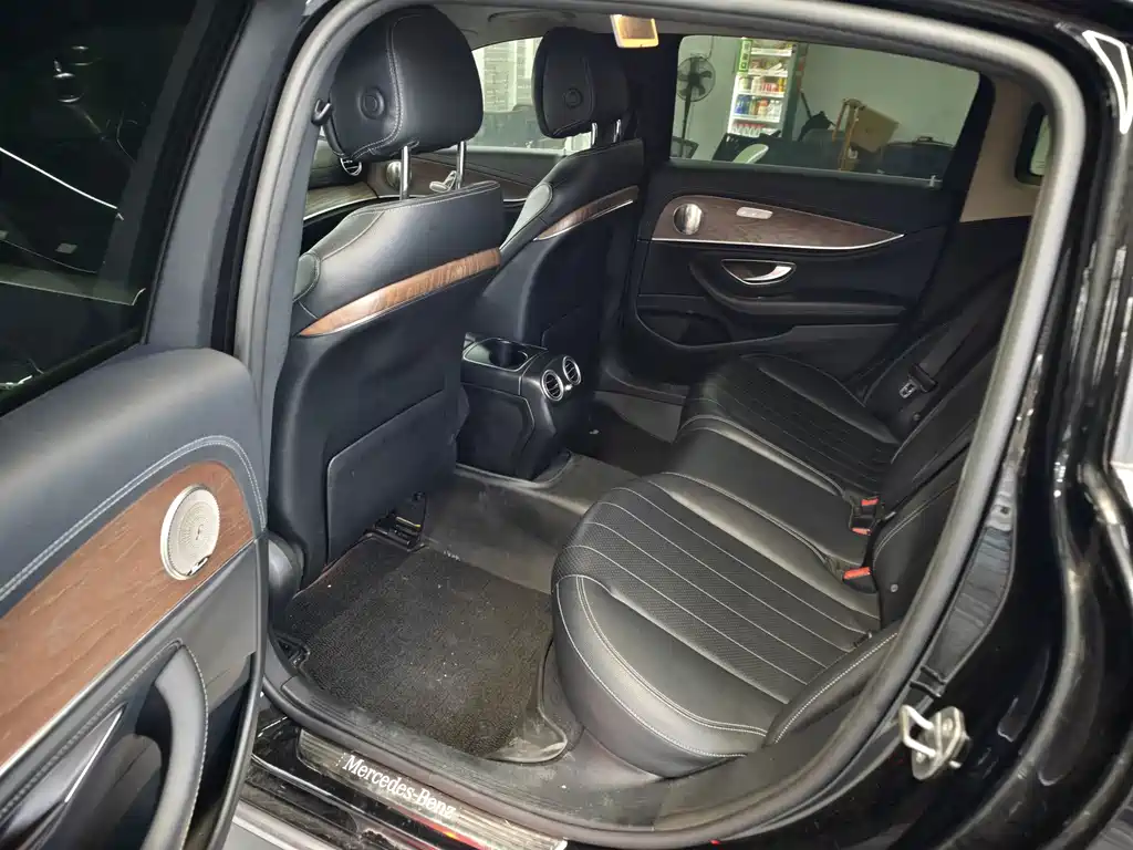 Mercedes-Benz E-Class — миниатюра 6