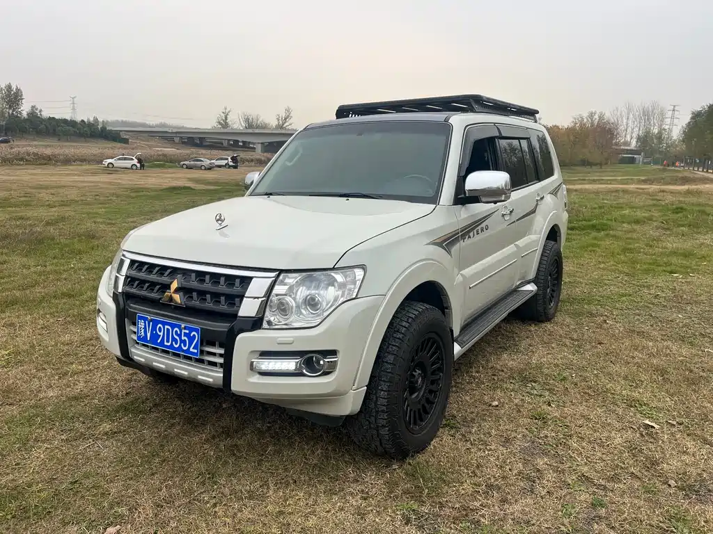 Mitsubishi Pajero (Import) 2019