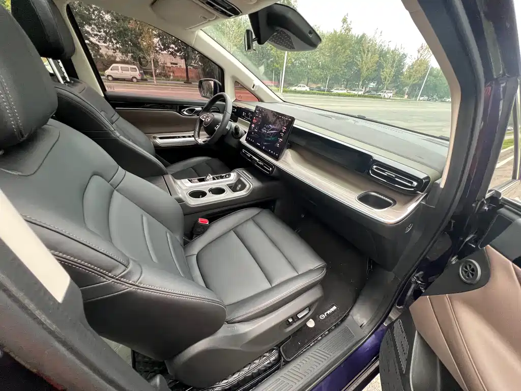 GAC Motor Trumpchi E8 PHEV — миниатюра 13