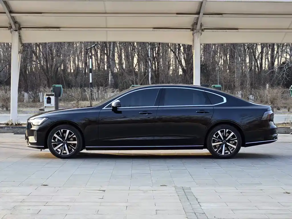 Volvo S90 2026 B5 Luxury