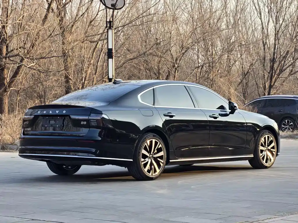Volvo S90 2026 B5 Luxury