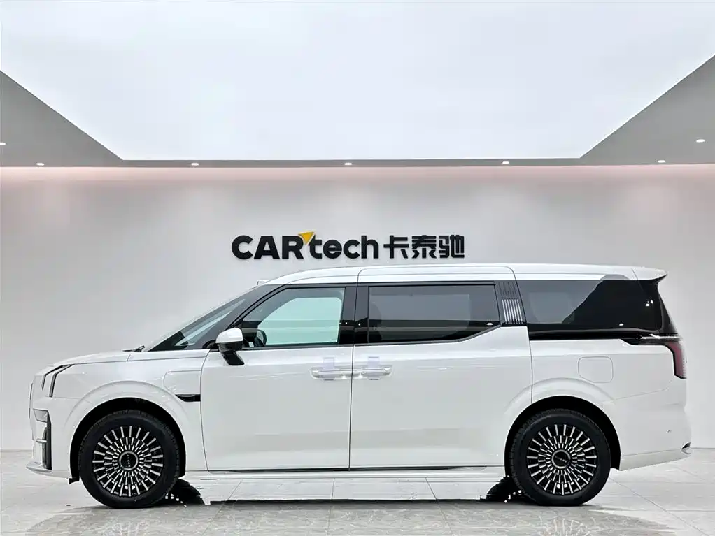 Zeekr 009 2024 мест 108kWh