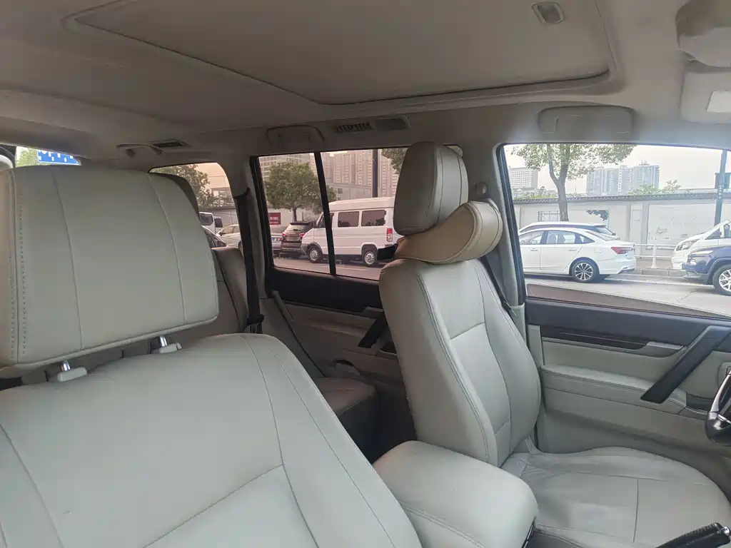 Mitsubishi Pajero (Import) — миниатюра 8