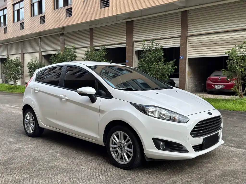 Ford Fiesta Hatchback 1.5L Auto Fashion Type, фото 3