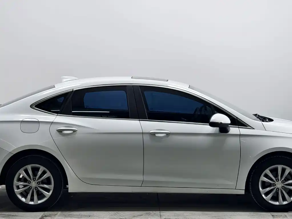 Buick Verano — миниатюра 8