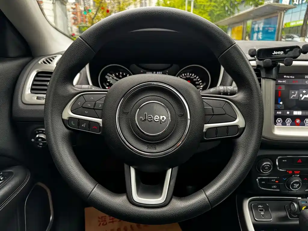 Jeep Compass — миниатюра 20