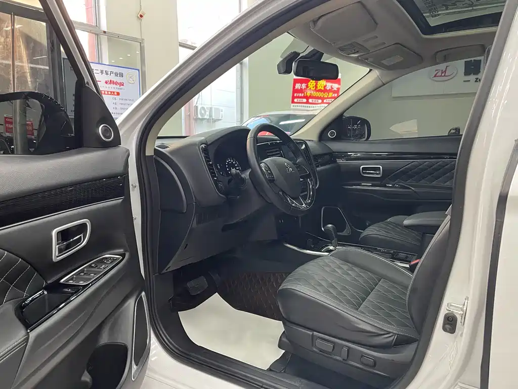 MITSUBISHI OUTLANDER