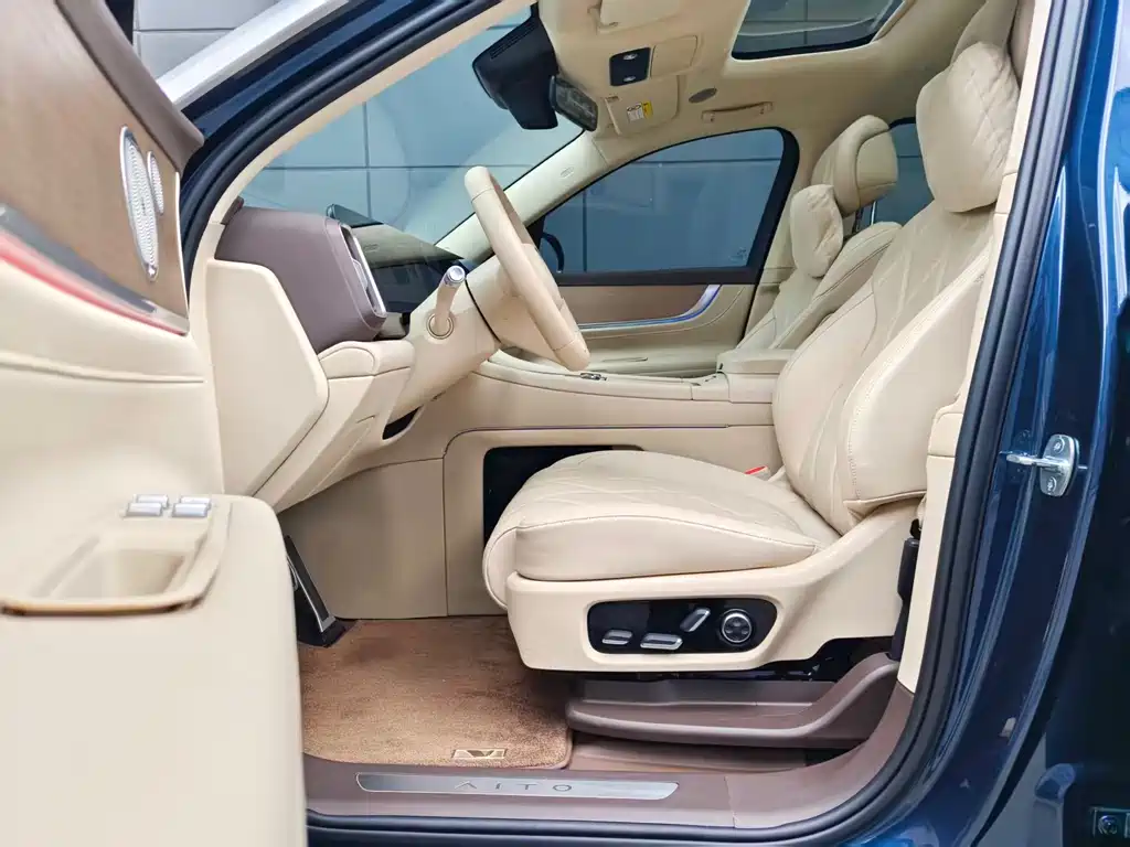 AITO ASK THE WORLD M9