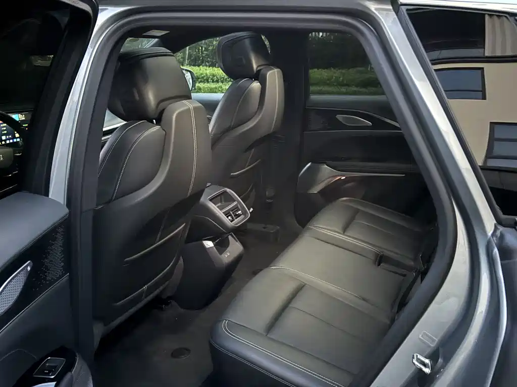 Cadillac Lyriq — миниатюра 6