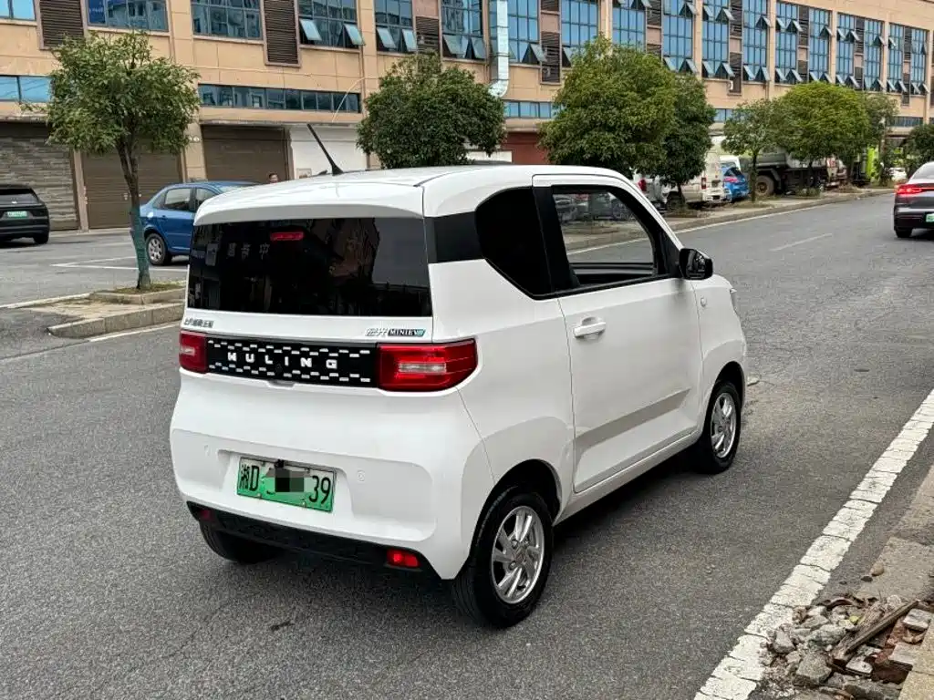 Wuling MINIEV — миниатюра 6