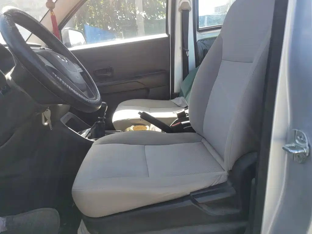 Wuling Hongguang V — миниатюра 8