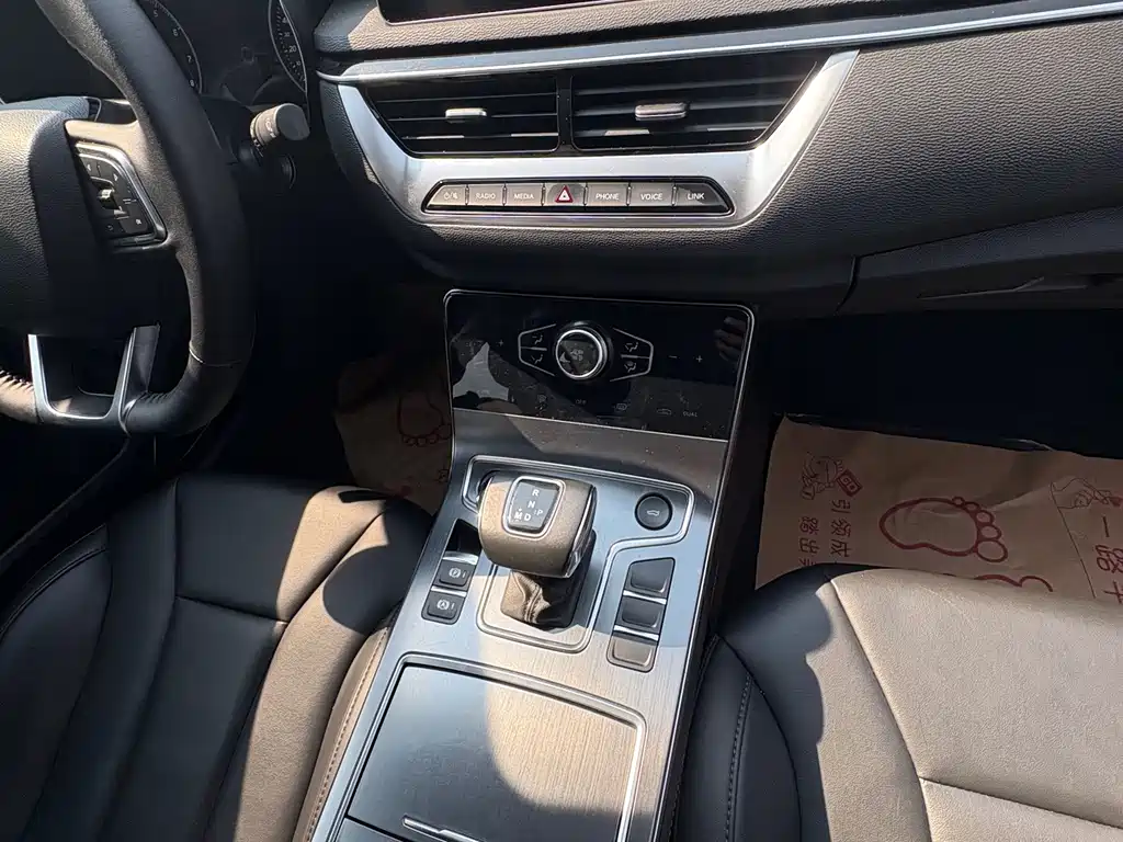 Hongqi Hongqi H5 — миниатюра 8