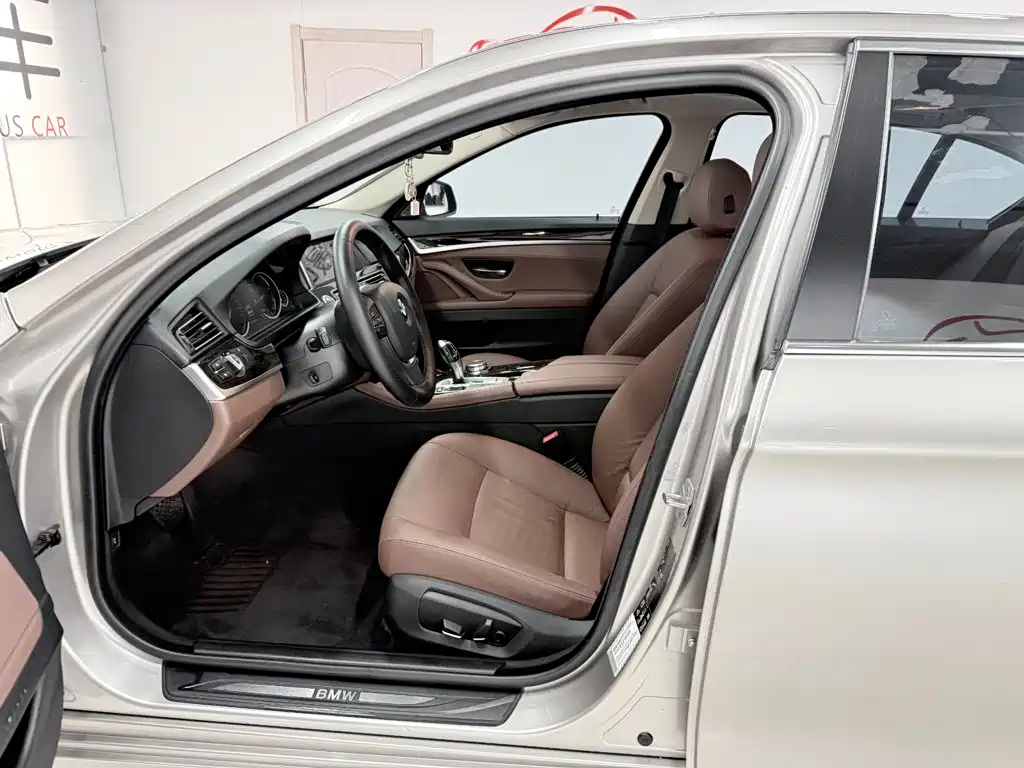 BMW 5 Series — миниатюра 7