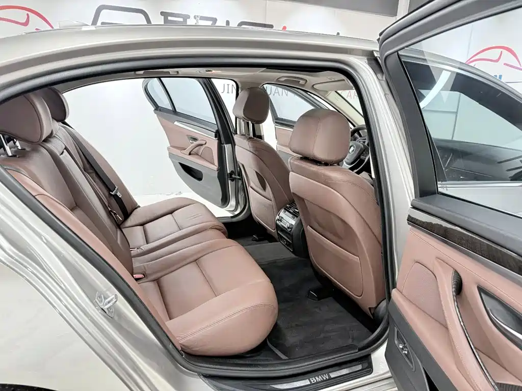BMW 5 Series — миниатюра 14