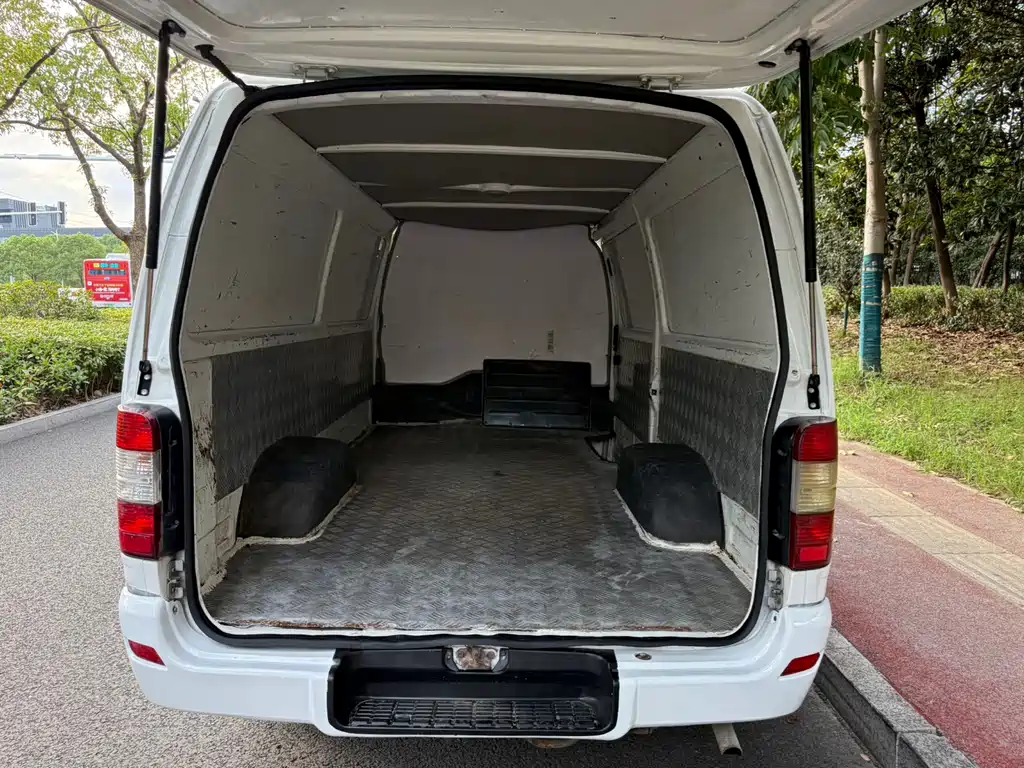 GOLD CUP GOLDEN CUP SEA LION