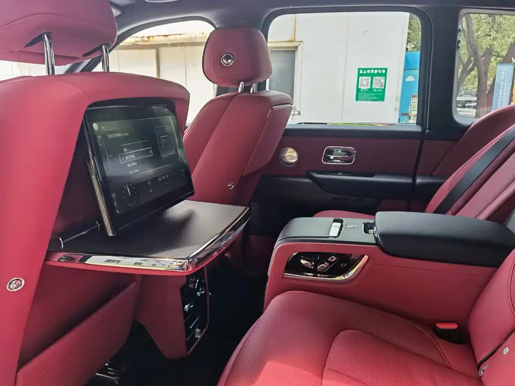 Rolls-Royce Cullinan 2018 мест