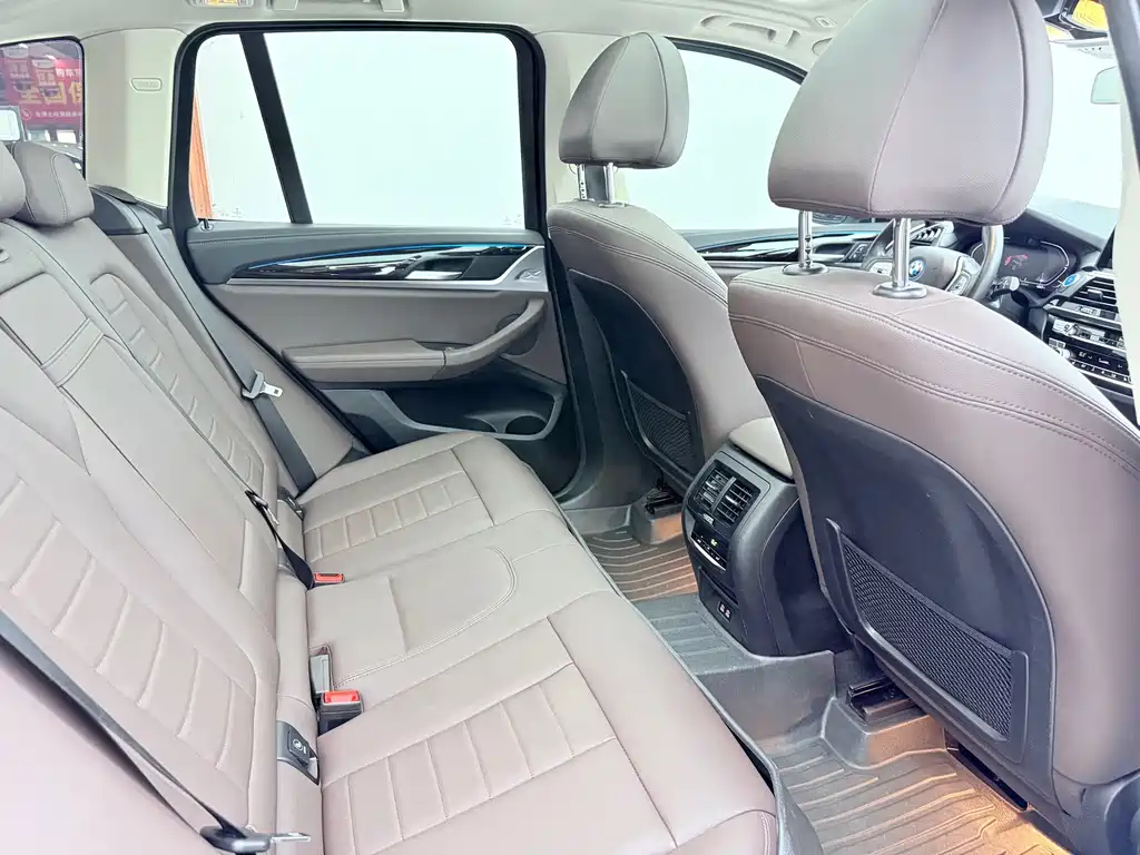 BMW iX3 — миниатюра 15