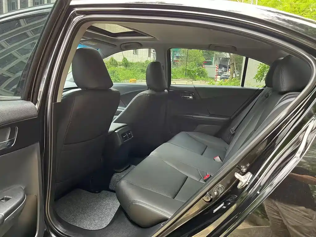 Honda Accord — миниатюра 5