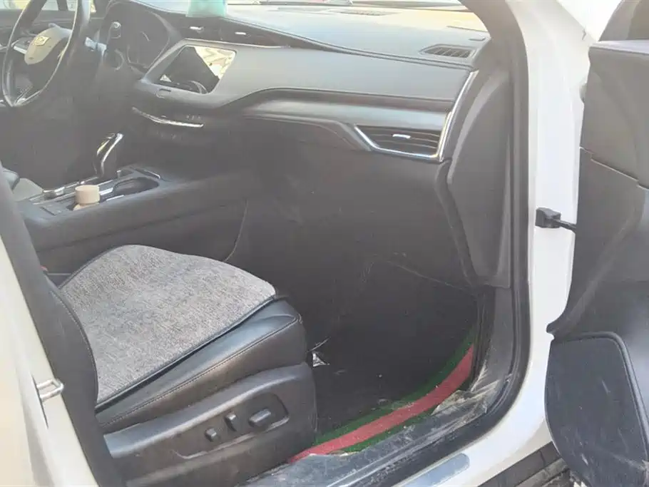 Cadillac XT4 2021 28T Lead