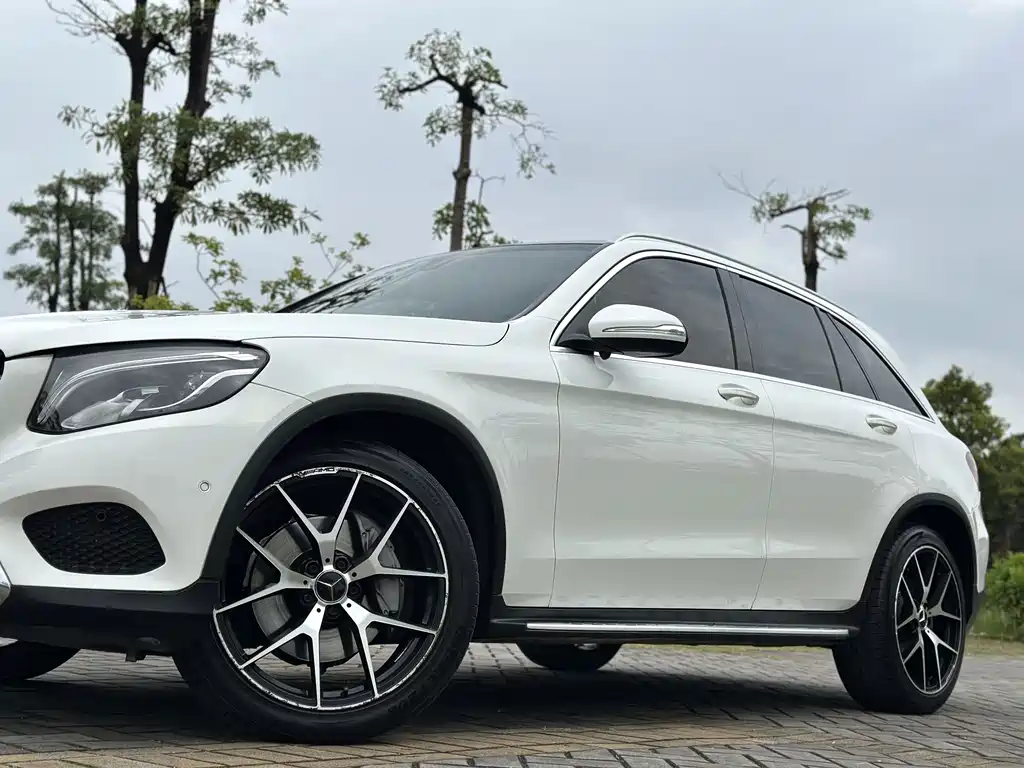 MERCEDES-BENZ GLC