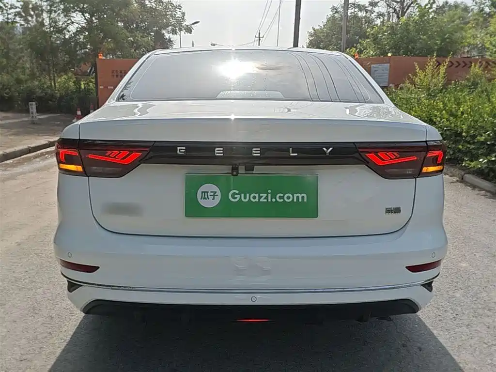 Geely Emgrand 2025 4 1.5L CVT