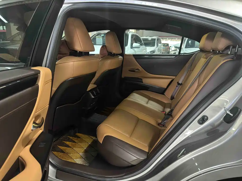 Lexus ES 2020 300h