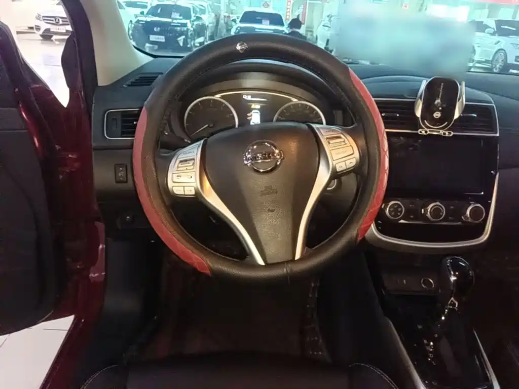 Nissan Tiida — миниатюра 11