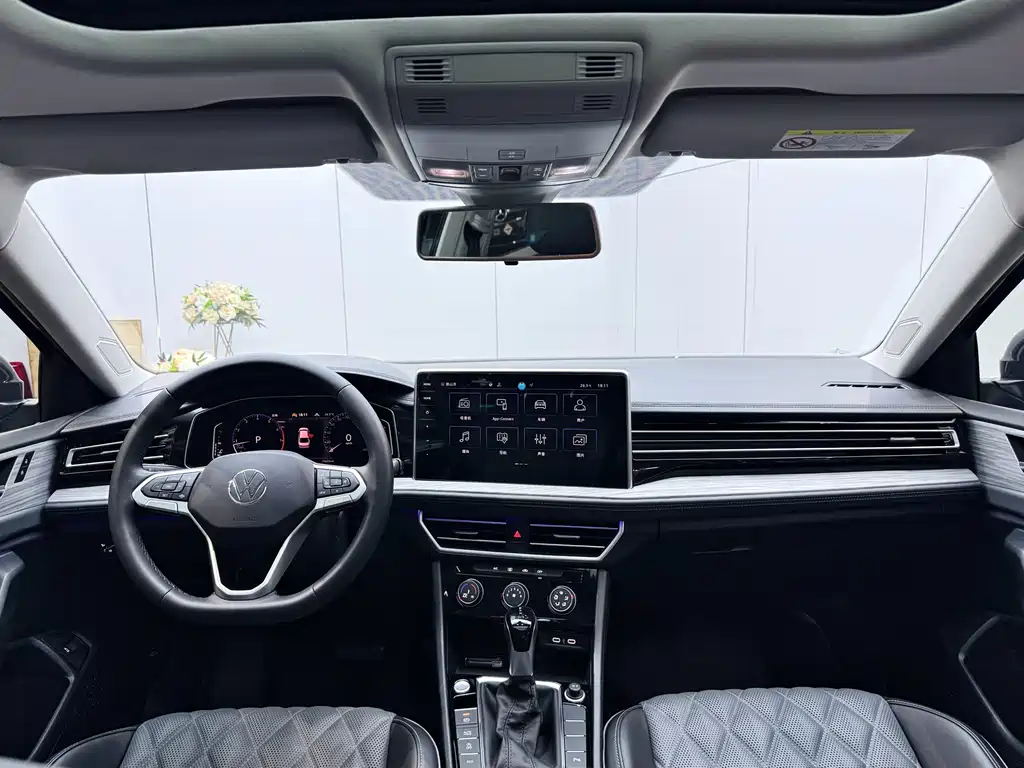 Volkswagen Sagitar 2023 300TSI DSG