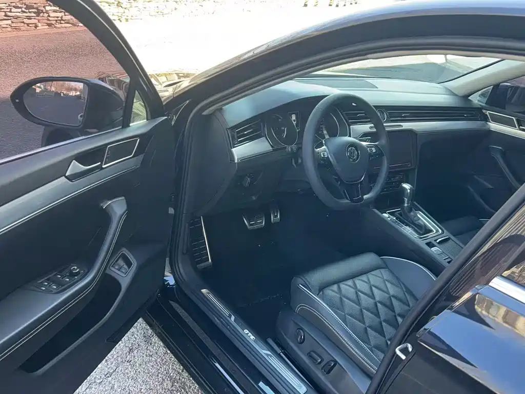 VOLKSWAGEN MAGOTAN GTE PLUG IN HYBRID