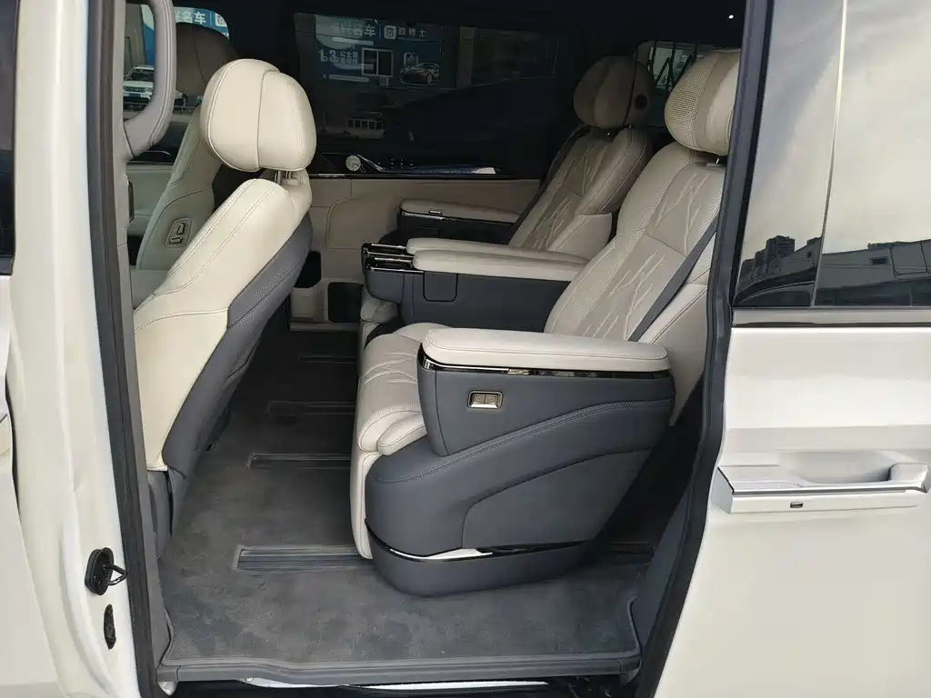 Zeekr 009 2024 мест Executive 108kWh