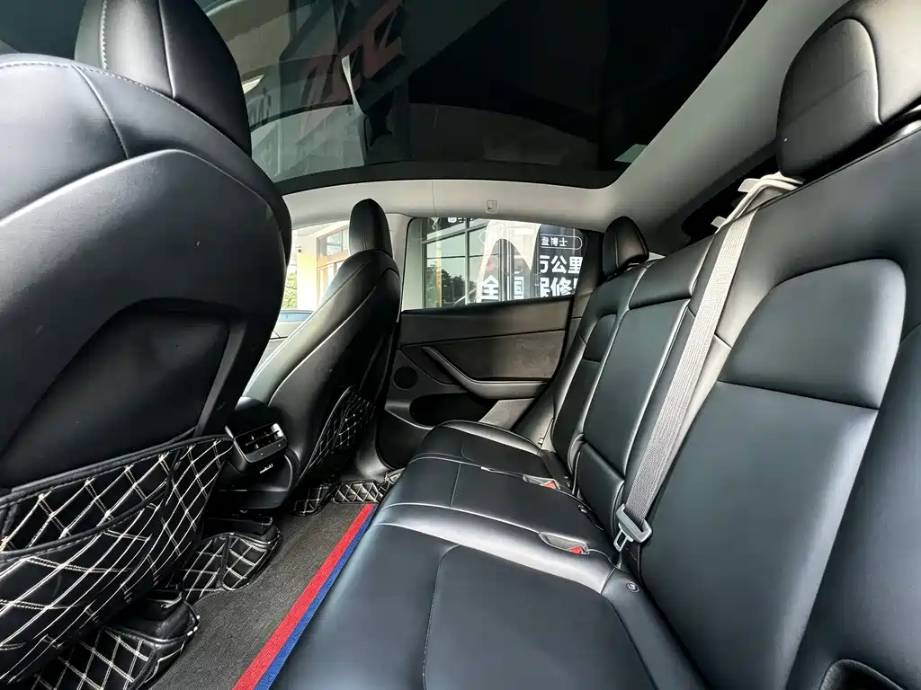 Tesla Model Y — миниатюра 11