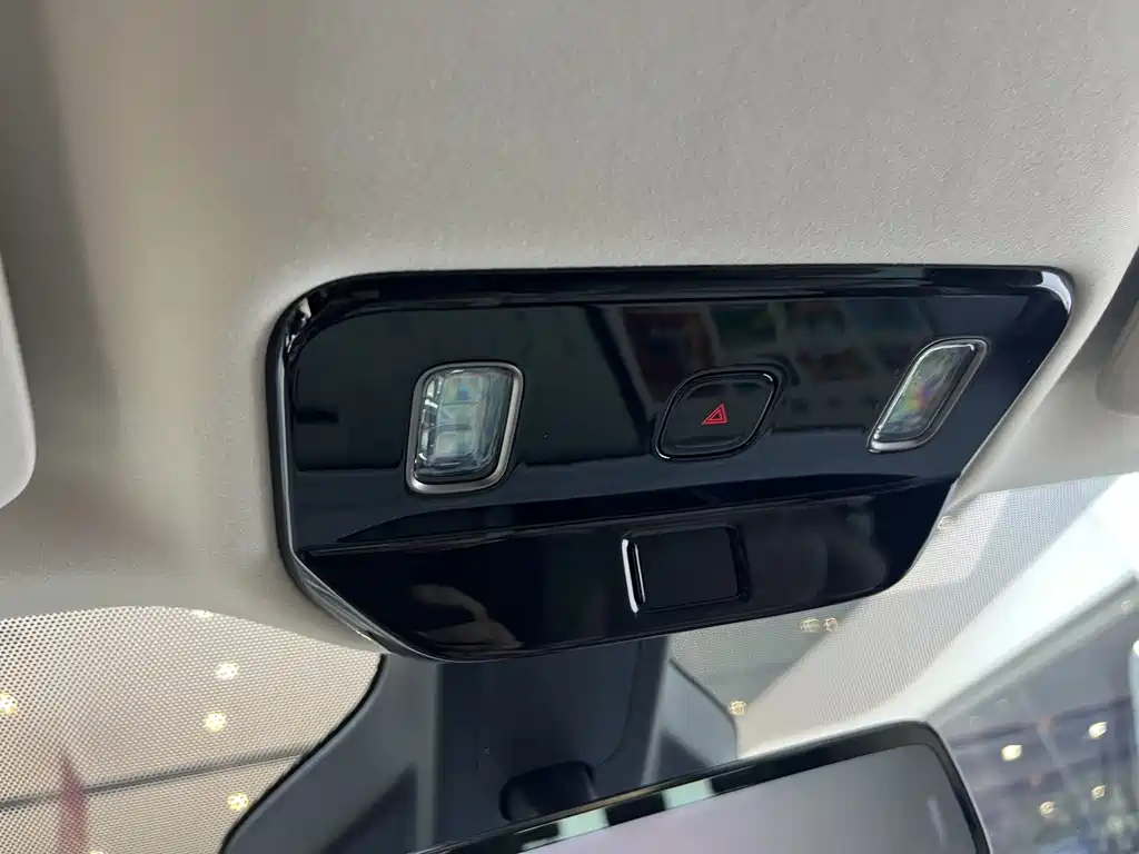 Li Auto MEGA 2025 Home