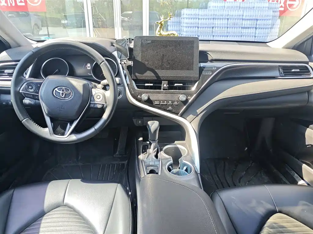 Toyota Camry 2022 2.0S