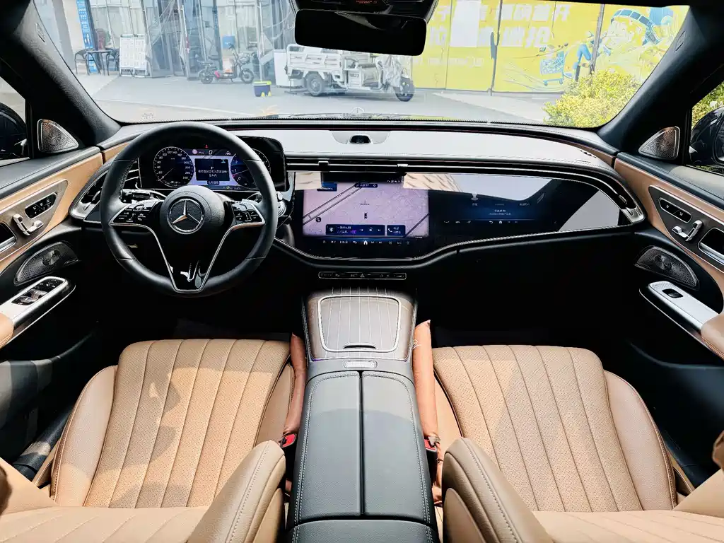 Mercedes-Benz E-Class — миниатюра 12