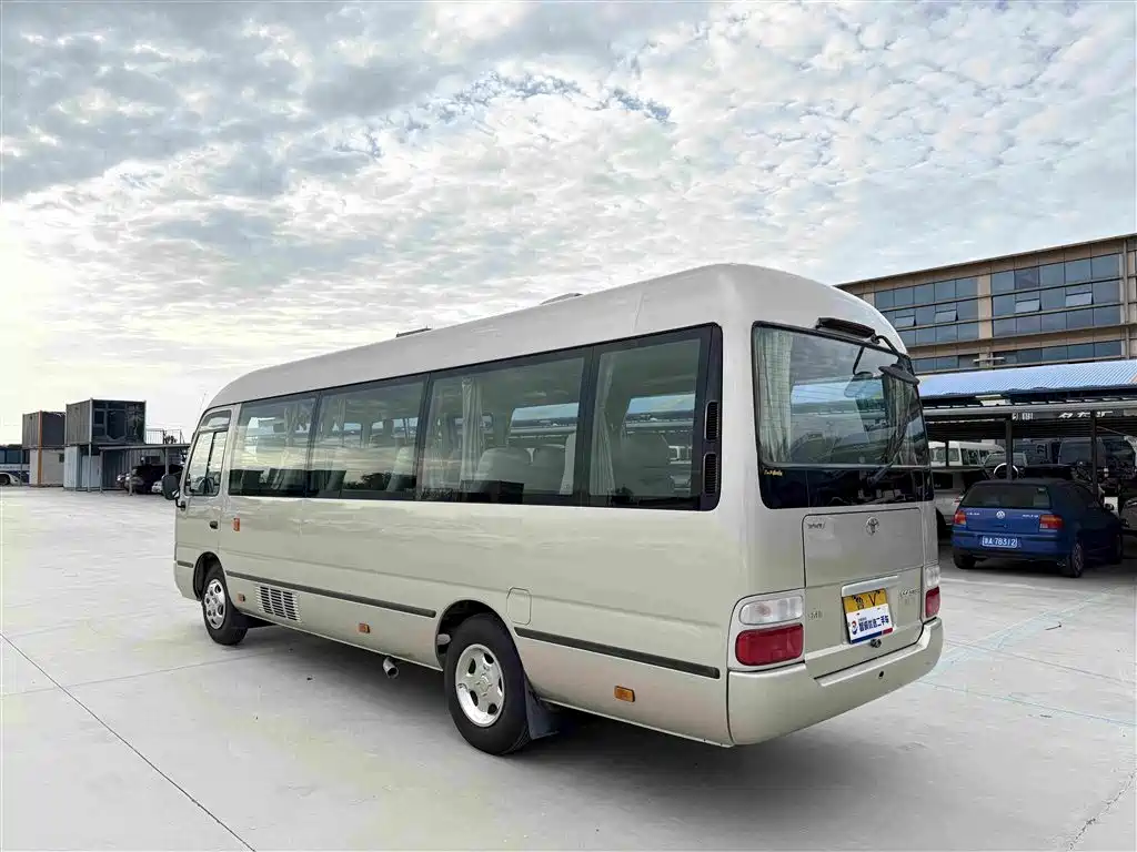 Toyota Coaster — миниатюра 18