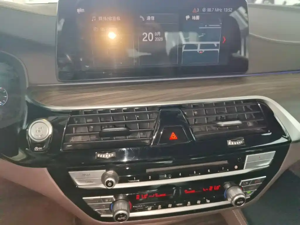 BMW 5 Series — миниатюра 13