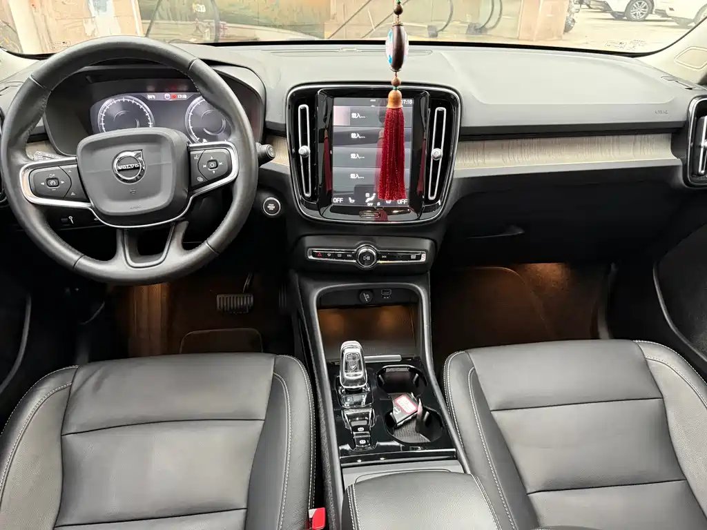 Volvo XC40 — миниатюра 10