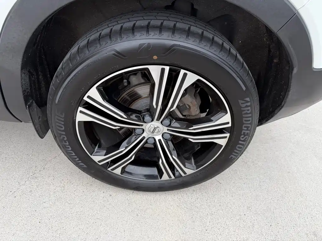 Volvo XC40 — миниатюра 11