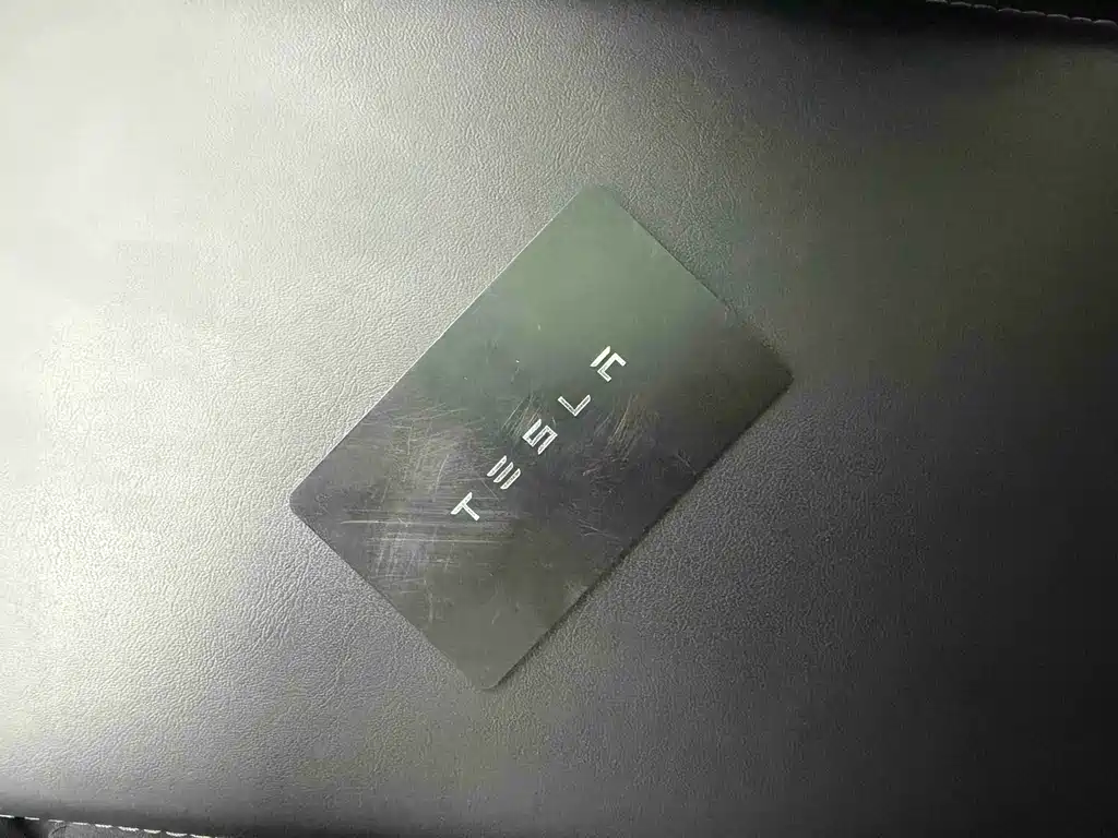 Tesla Model 3 — миниатюра 17