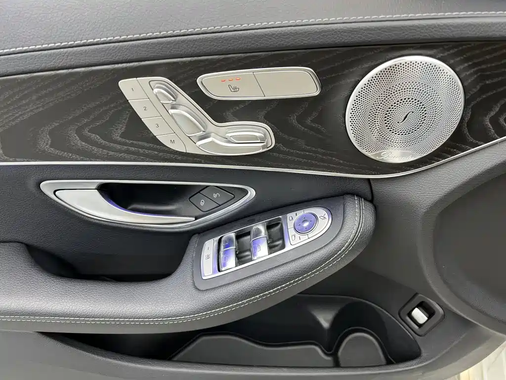 Mercedes-Benz C-Class — миниатюра 11