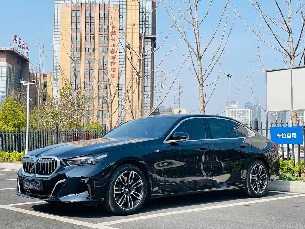 BMW 5 Series 2025