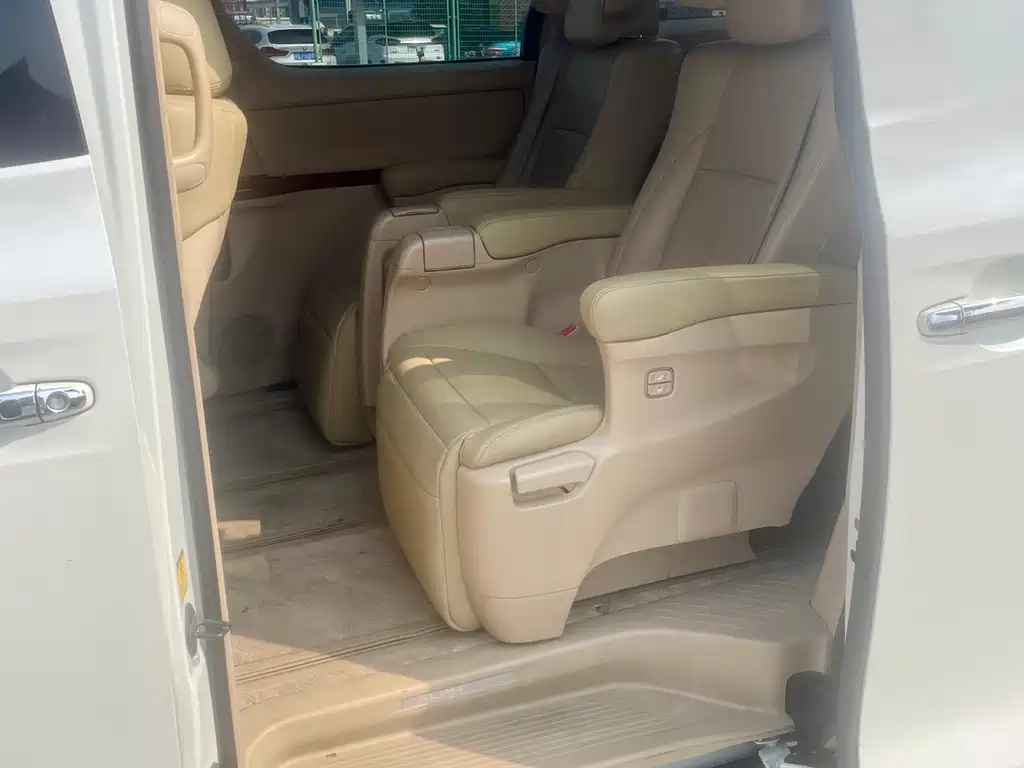 Toyota Alphard 2011 3.5L Luxury